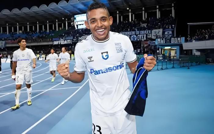 海星直播APP-王大雷社媒久违发声做出重要决定！鲁能球迷纷纷点赞，引发热议