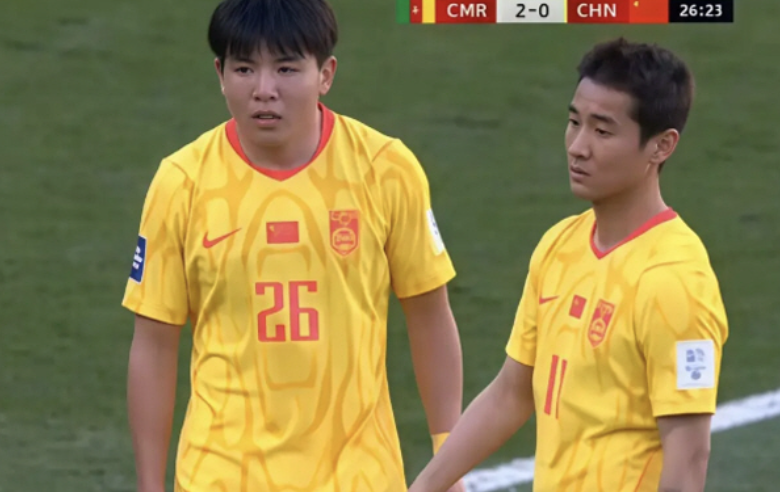 海星直播APP-国足0-2仅1小时,韩媒幸灾乐祸!一国脚跟对方交换球衣,名字曝光